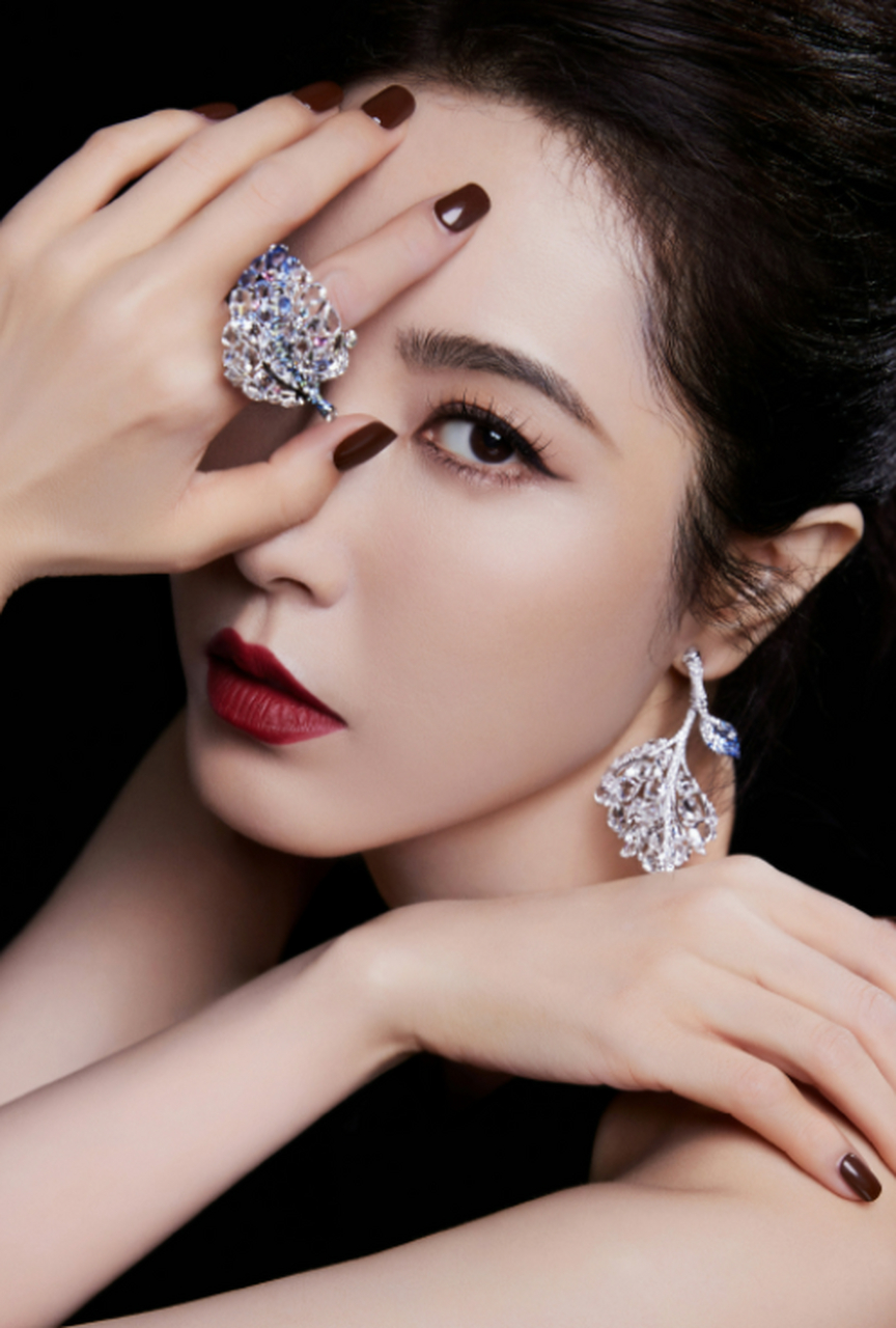 曾黎就像一朵盛开的花朵,绽放着迷人的芬芳和魅力 #曾黎到底有多美