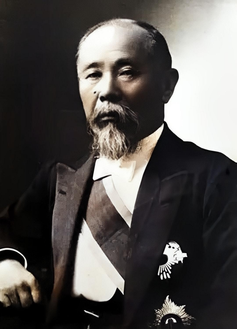1909年10月26日,68岁的日本首相伊藤博文乘坐火车前往哈尔滨,解决日俄