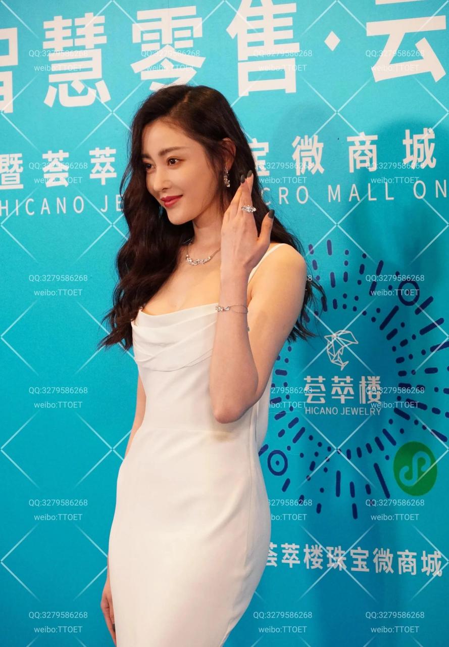 领动计划 中国第一美人张天爱白色吊带裙大秀性感身材,性感妩媚的