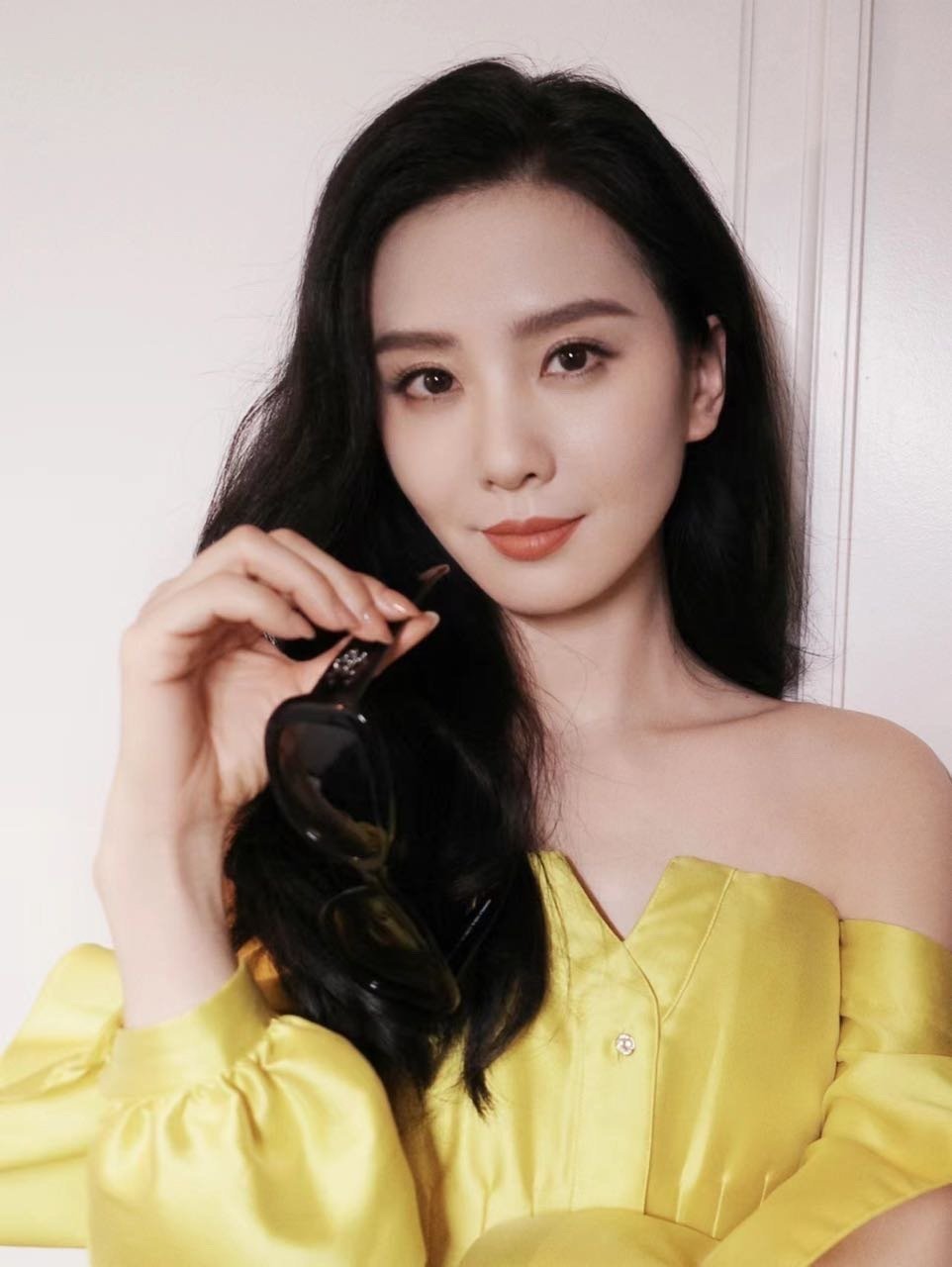 星闻#  刘诗诗五官精致皮肤白皙,气质独一份,温婉贤淑,恰似大家闺秀.