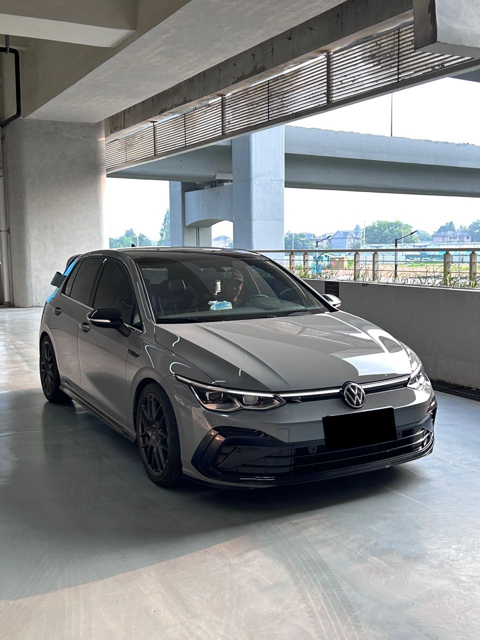 高尔夫8rline的高级感  让光洒在他身上