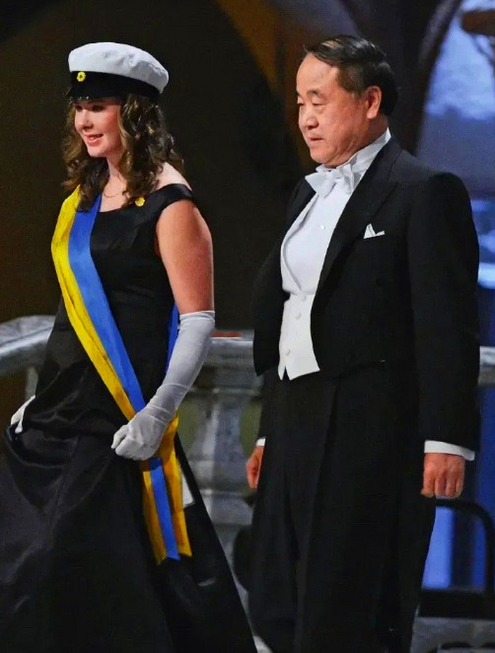 这是作家莫言与妻子杜勤兰,多有夫妻相.