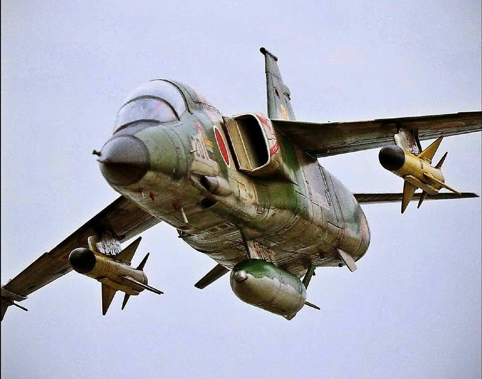 日本航空自卫队曾经装备的f-1战斗机,这是三菱重工的产品,日本曾经