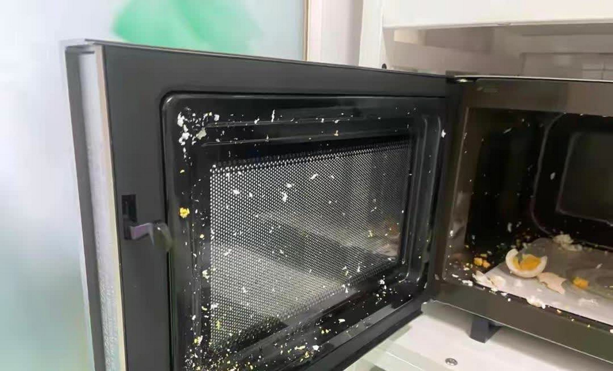 煮鸡蛋用微波炉加热,后果可想而知. 这样的女朋友还能相处吗?[开心]