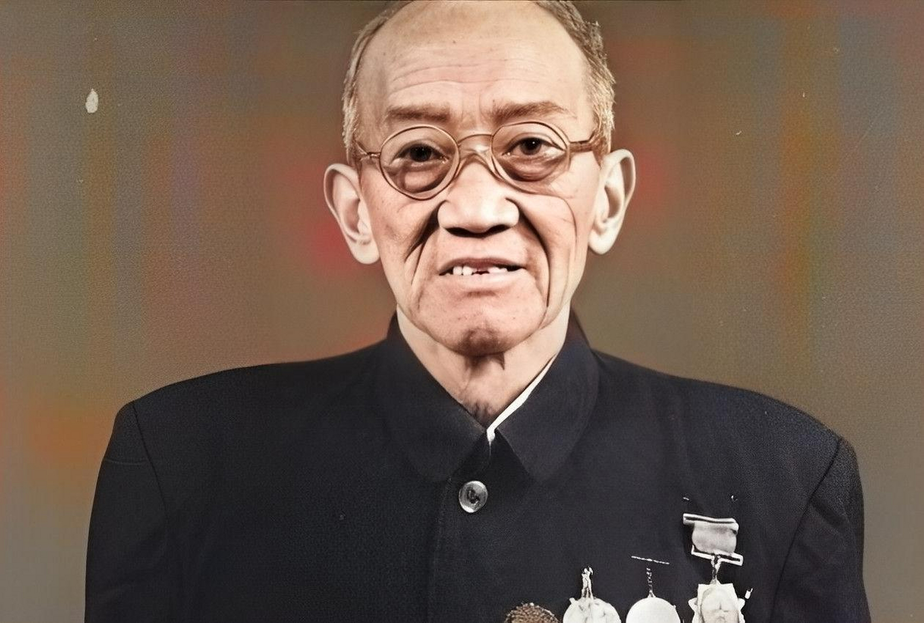 他是师政委180的志愿者.
