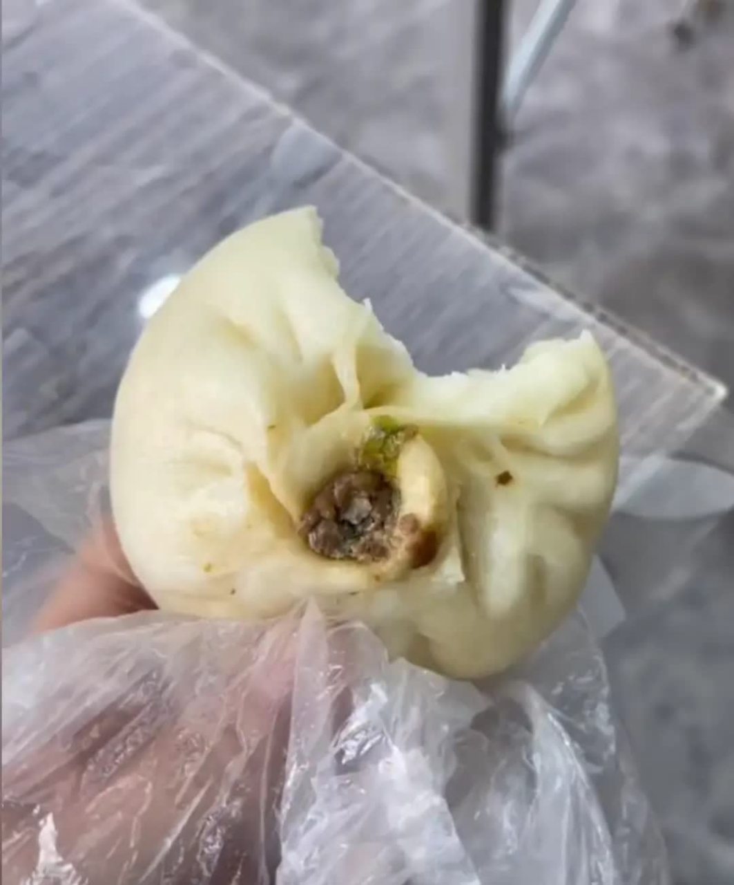 你在火车站吃过馒头吗?[大笑][大笑]#搞笑