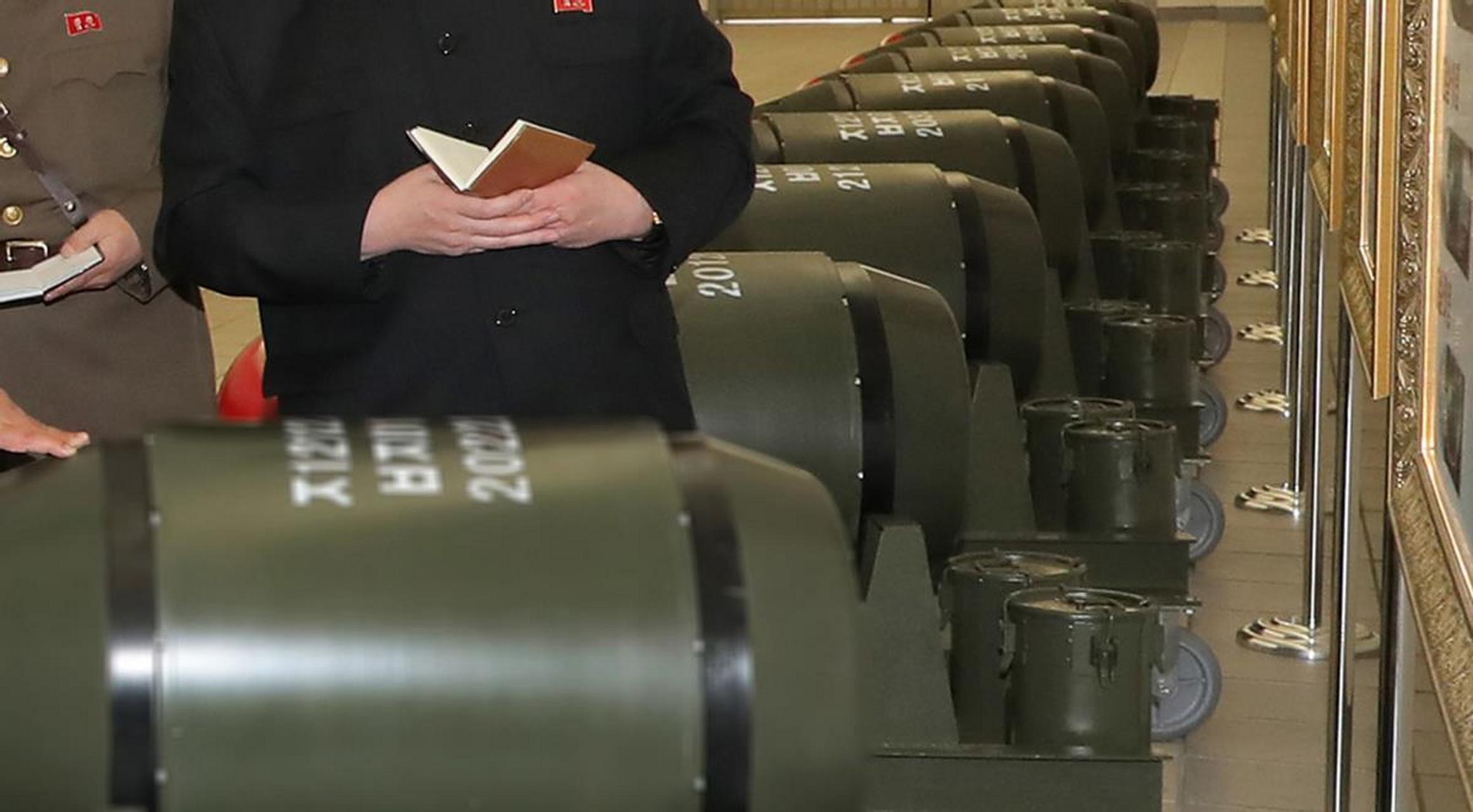 朝鲜方面一次性展示10枚战术核弹头,并且还要派遣5万朝军赶赴乌克兰