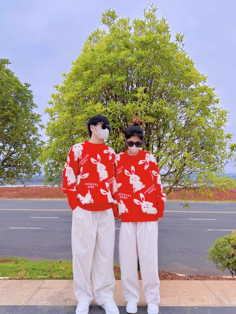 情侣毛衣,穿着情侣装招摇过市,不仅仅是为了秀恩爱,更是为了宣示主权