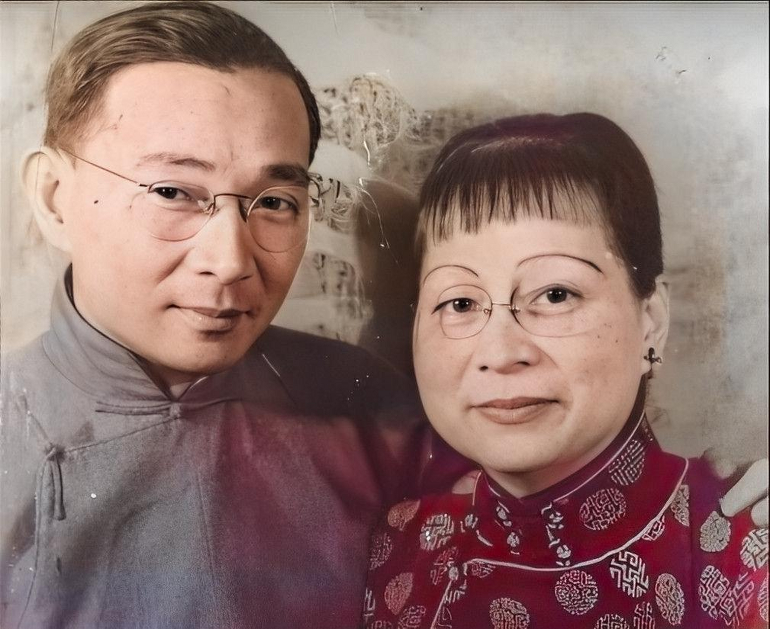 1912年,作家林语堂与鼓浪屿首富的二女儿廖翠凤结婚.