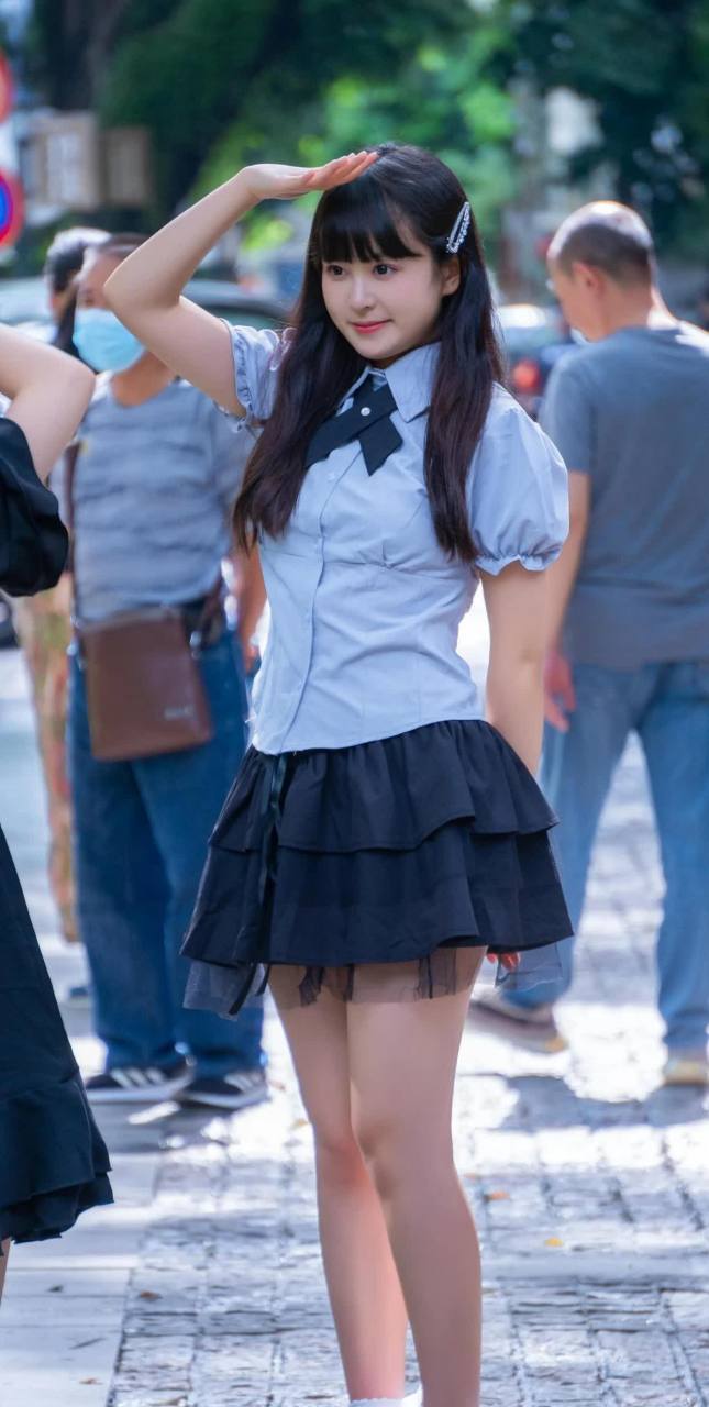 街拍,可爱的jk制服小姐姐,满满的日系风～[大笑]愿您们一生健康快乐!