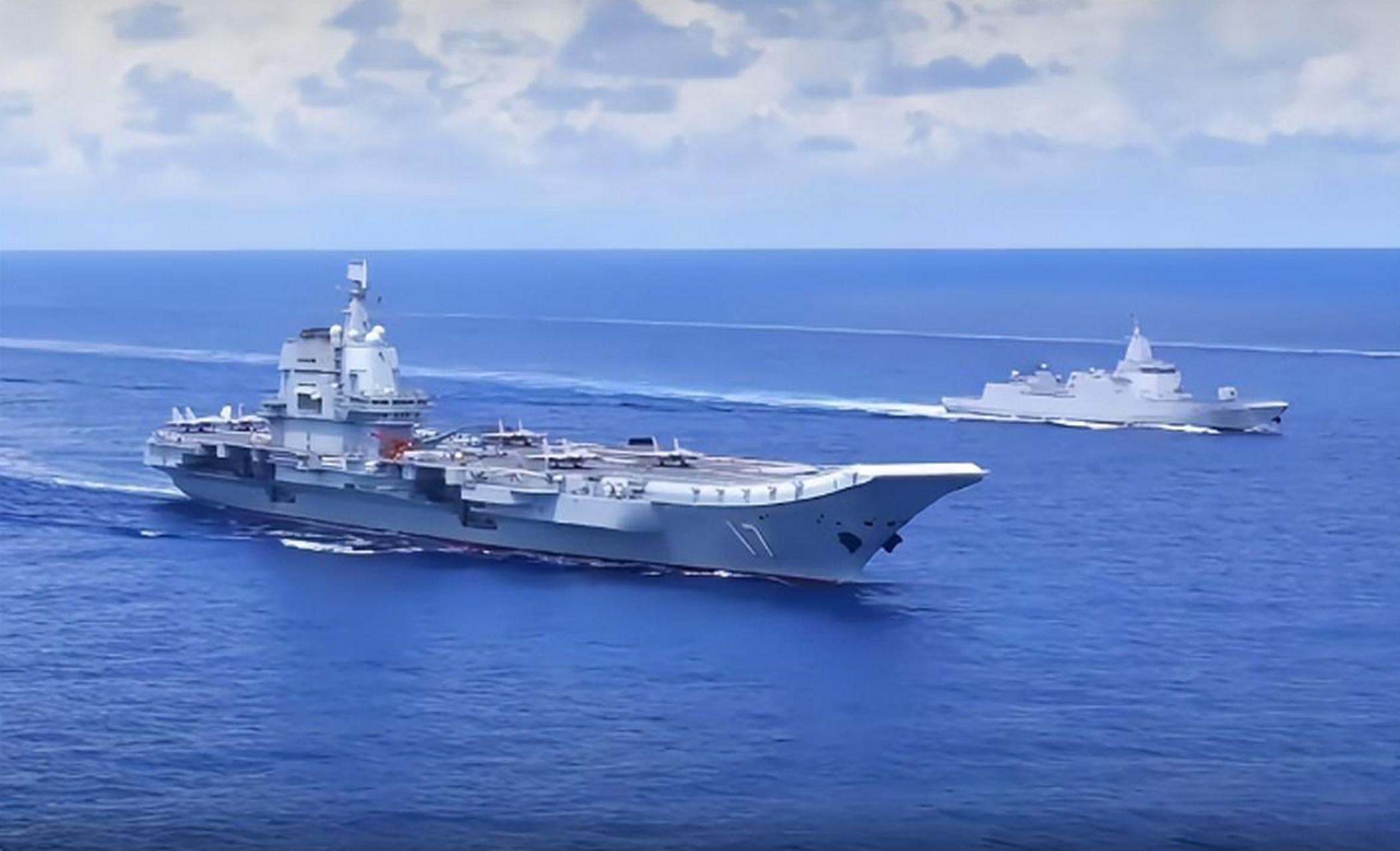 根据日本防卫省统合幕僚监部发布的通报,目前解放军山东舰航母编队