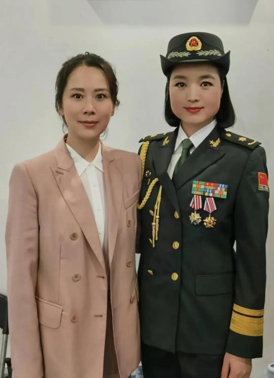 领动计划# 白雪穿军装英姿飒爽,太靓丽了!