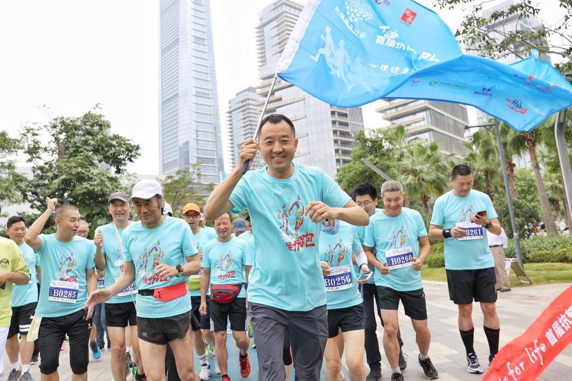 2015年8月,[开心]陈行甲把巴东县县长刘冰送进监狱后,问刘冰:"你为何