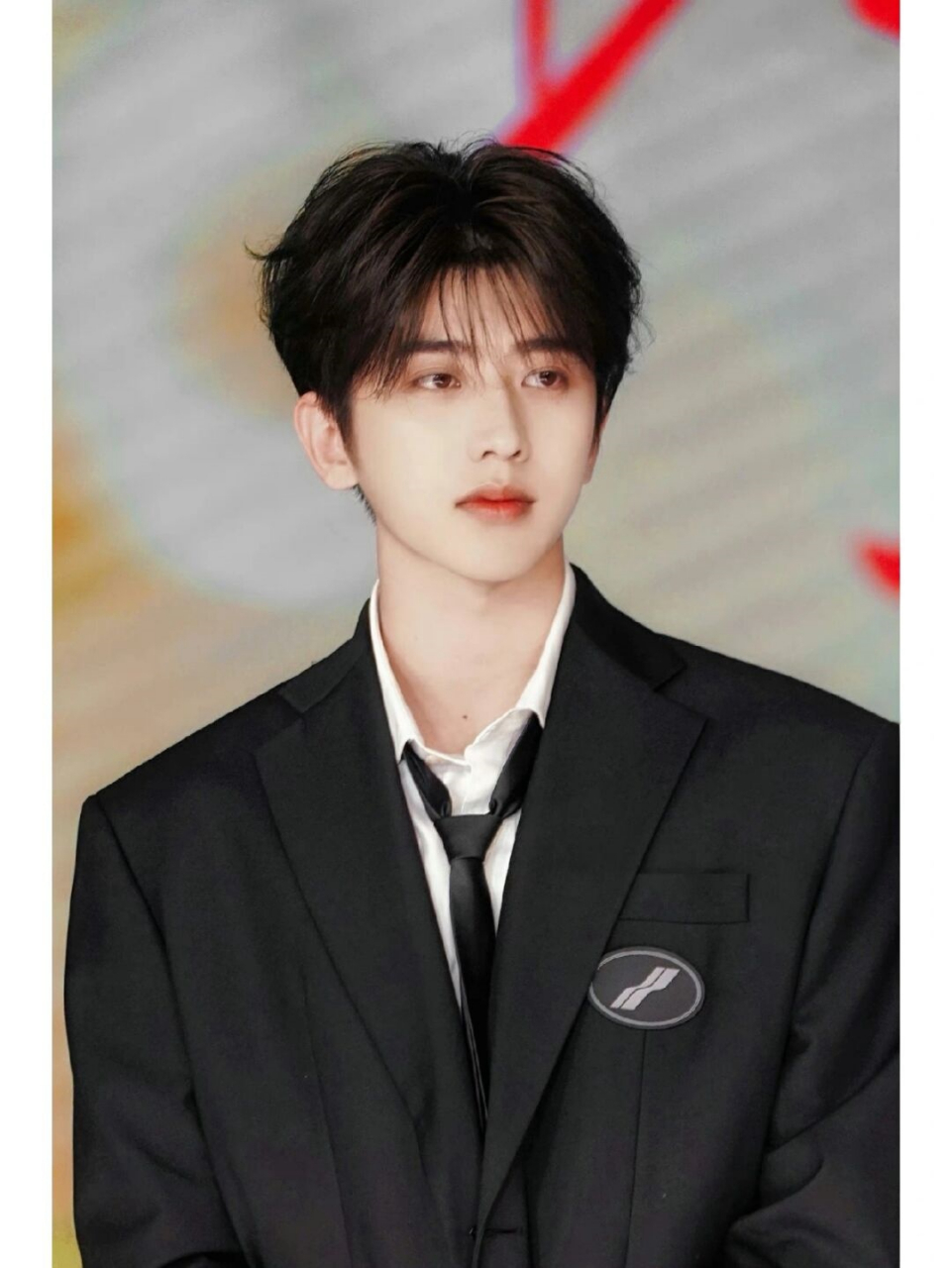 拯救内娱的脸蛋  上wb主页刷到一组蔡徐坤活动图 只能说巨c这张脸这个