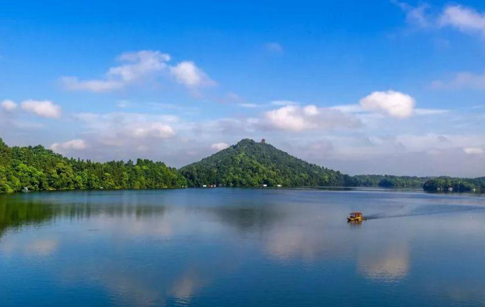 重逢巴蜀# 四川的仙女湖,位于四川省汶川县境内,地理位置优越.