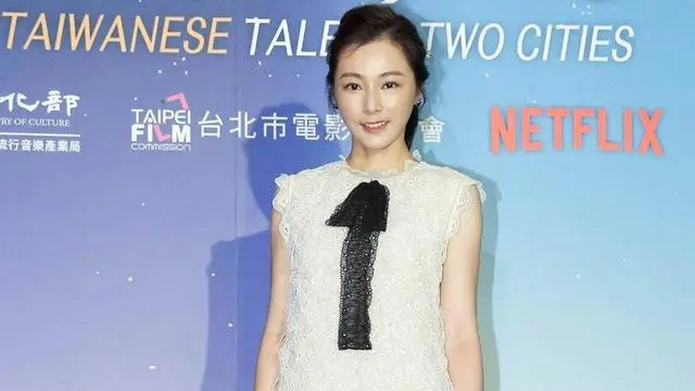 43岁陈怡蓉近况曝光,无修图自拍照引热议#43岁陈怡蓉近况曝光#  近日