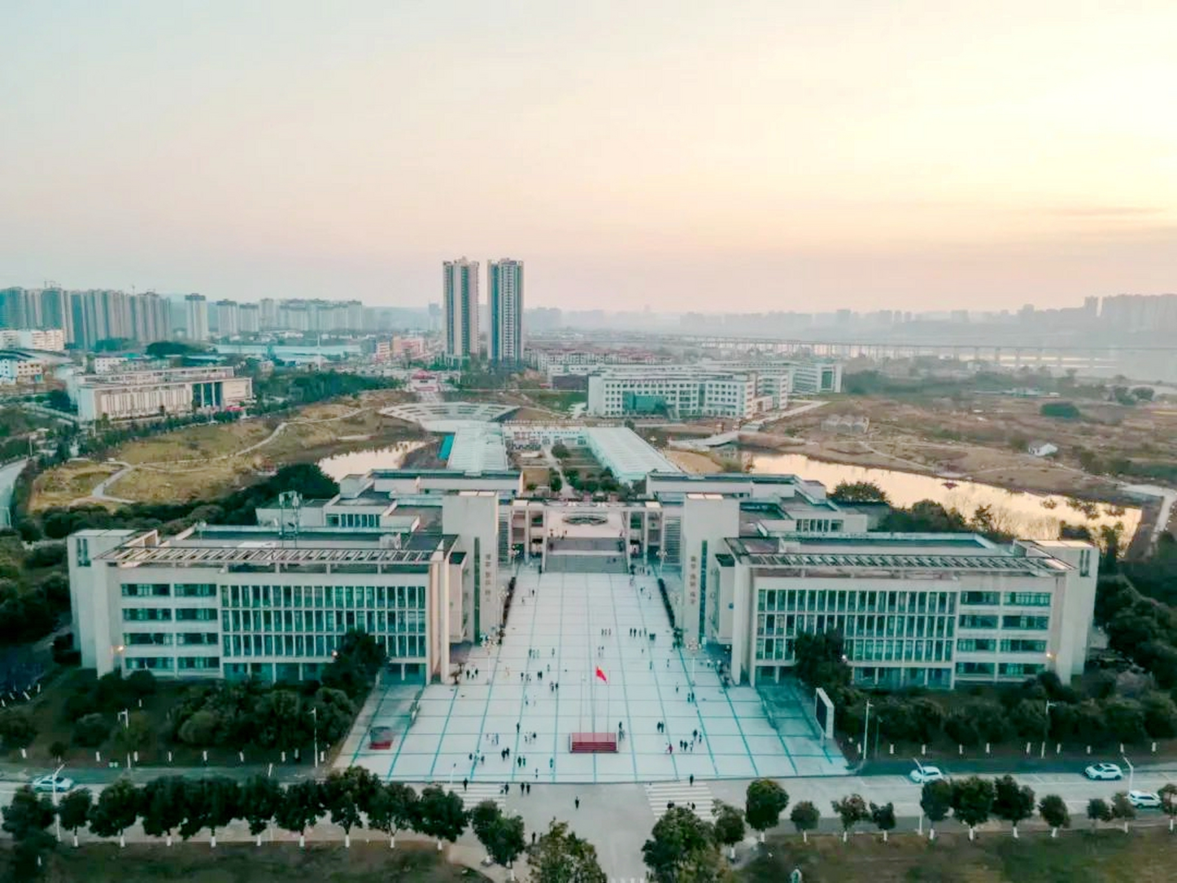 【南充职业技术学院喜迎建院20周年暨办学120年校庆】《南充职业技术