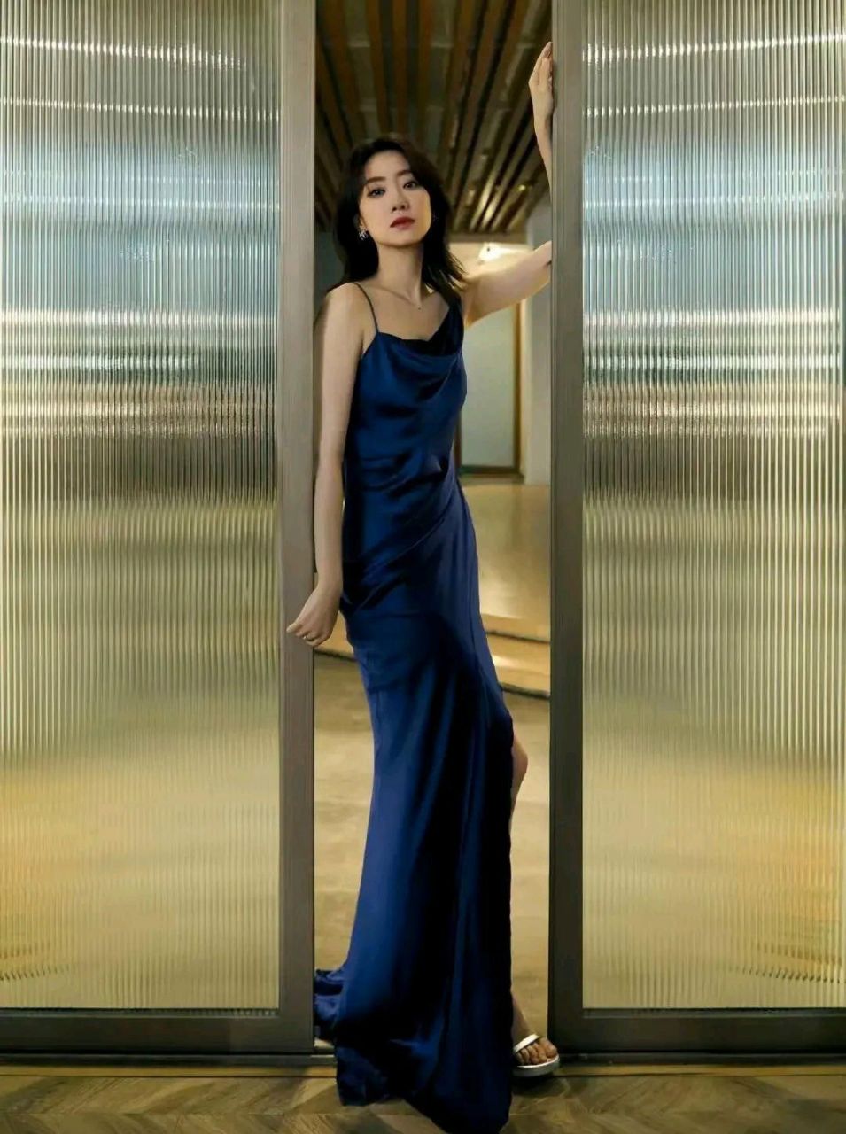 张小斐雪白的腿,性感的脚趾,爱了无法自拔!