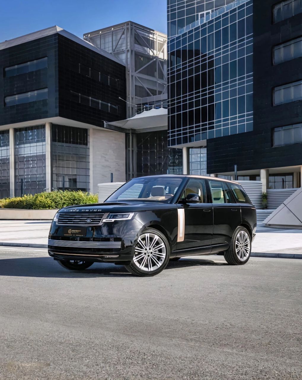 2023全新路虎揽胜sv创世加长.