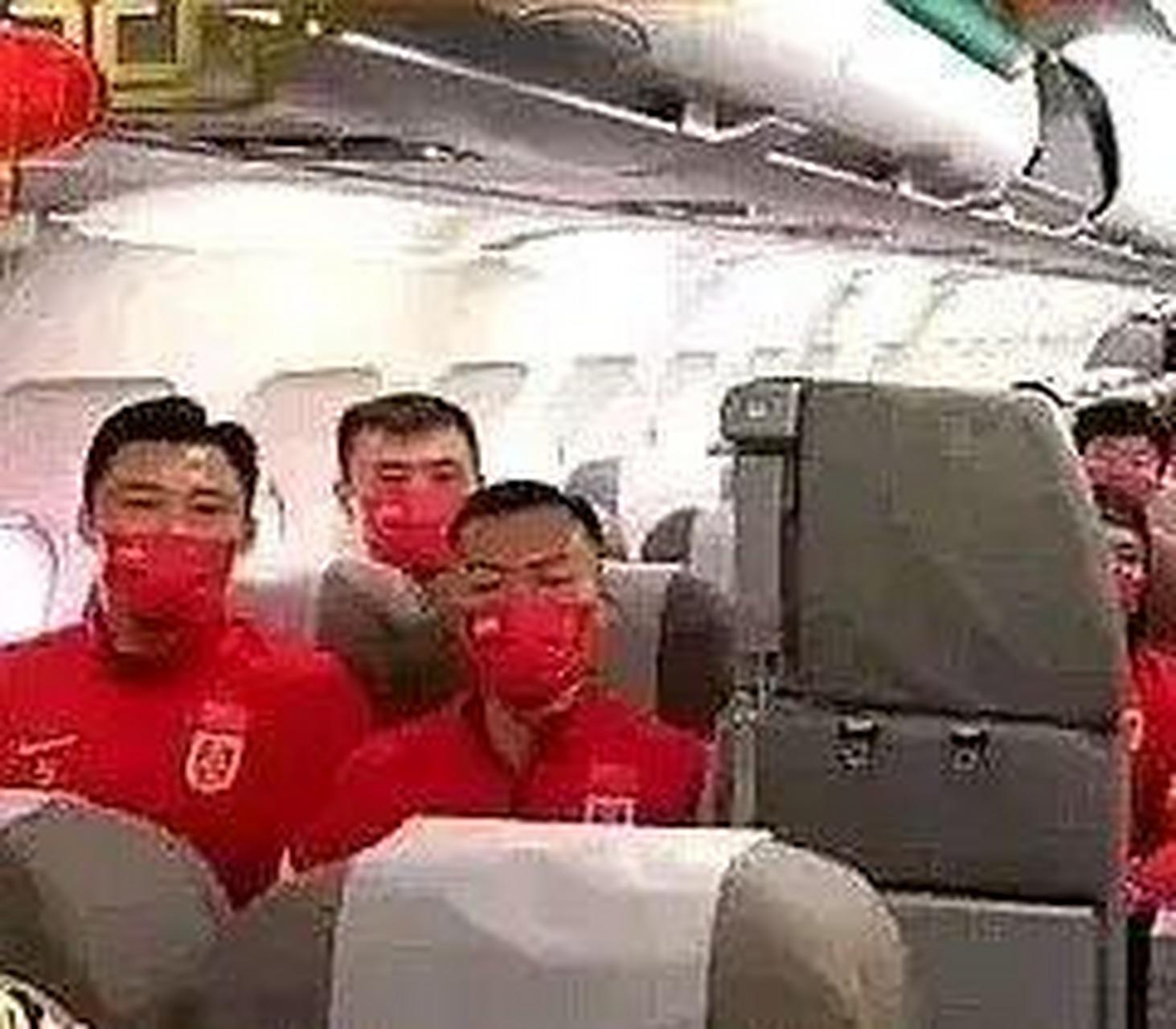 花费200万包机东航 有网友疑惑,只有20多位男足,怎么还包机?