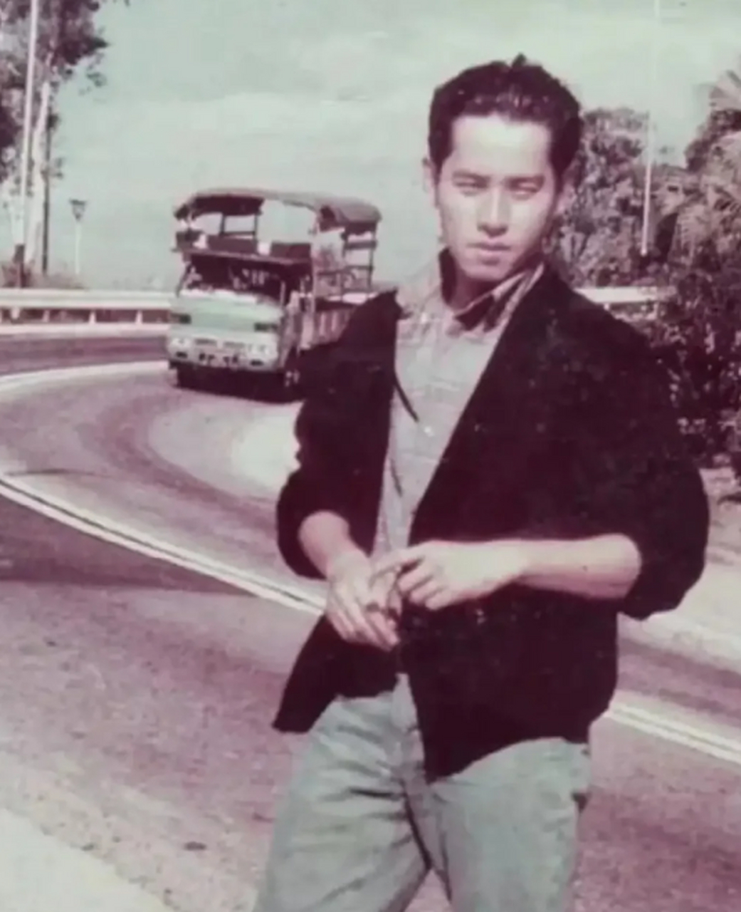 谭咏麟小时候,也是校草级别的存在