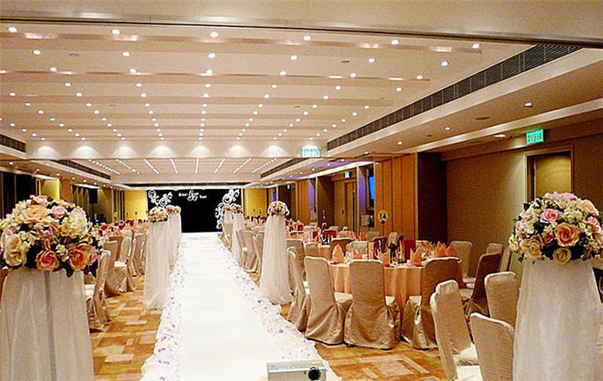 重庆婚宴场地推荐:渝都大酒店 重庆渝都大酒店是一座舒适的现代化三