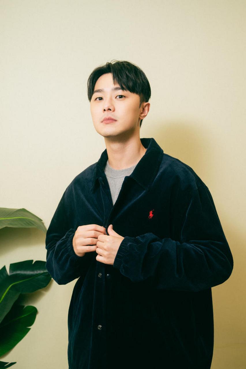 近年来,台湾男星施柏宇以其在《想见你》中的精湛演