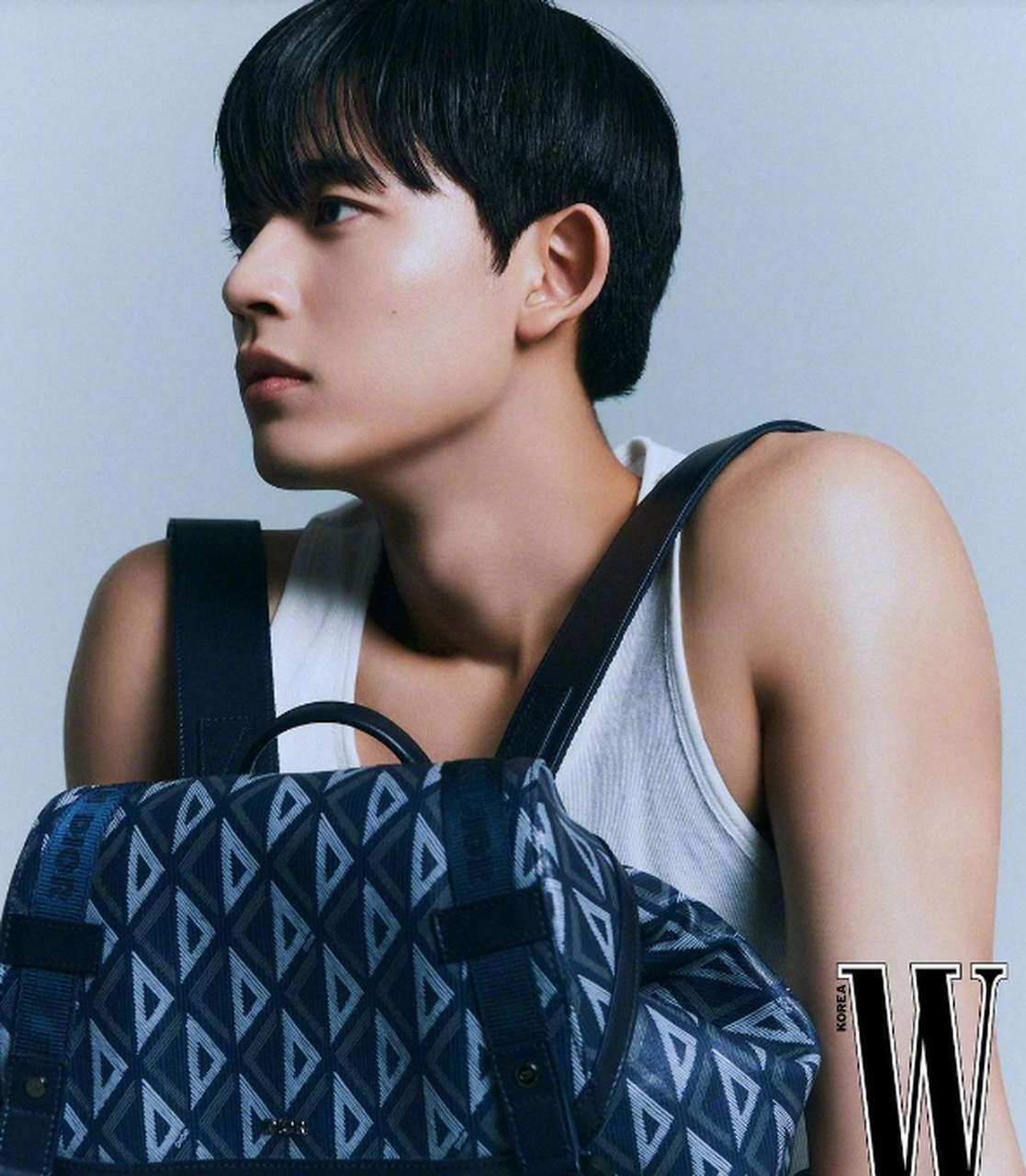 朴所罗门 w korea 四月电子刊画报,俊朗的33343033男孩.