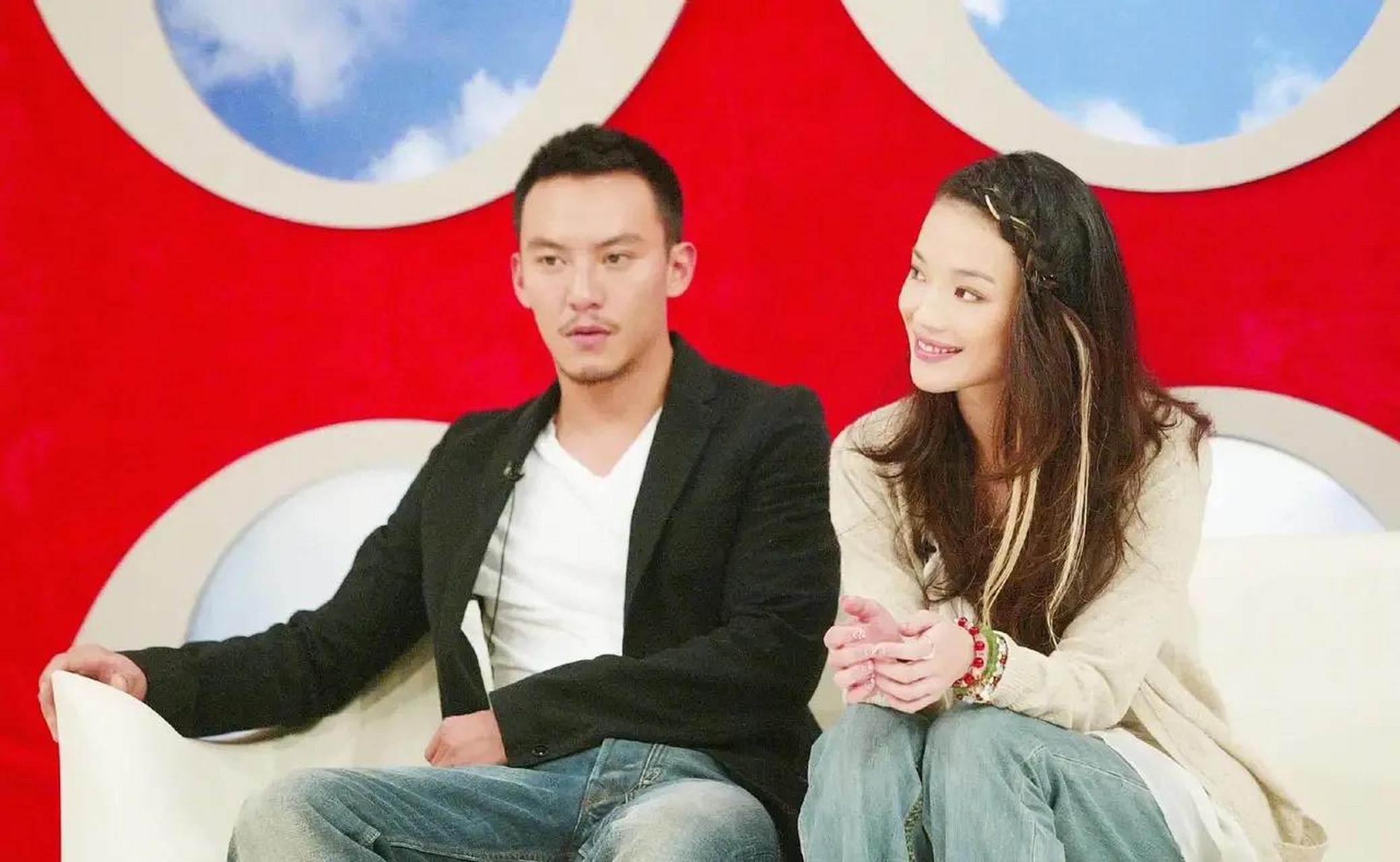 张震和舒淇拍《最好的时光》时,有一场吻戏,因为太投入,吻了20分钟