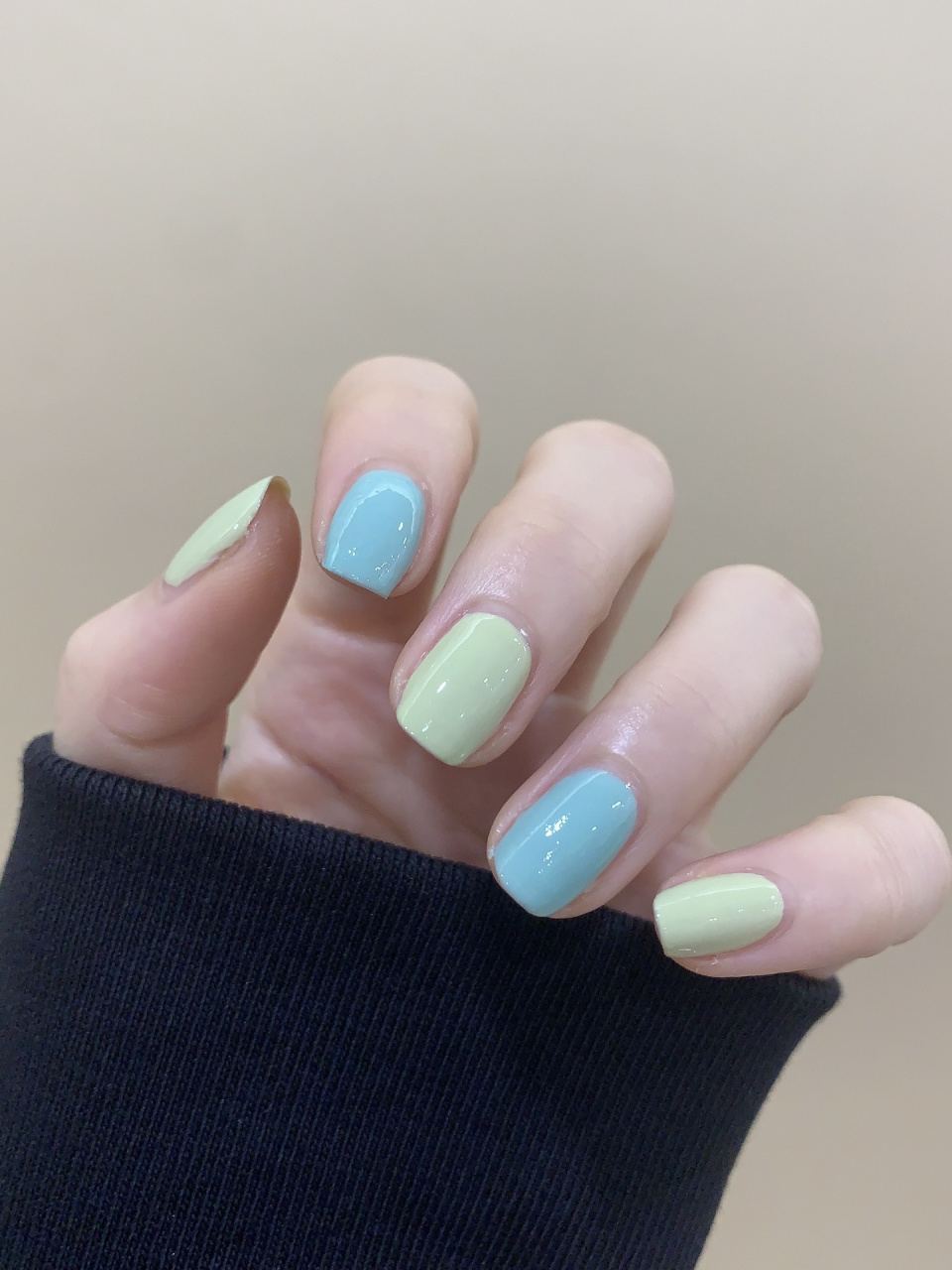 薄荷奶绿 这两个颜色的做跳色搭配既随性又优雅高级 #牛油果绿美甲