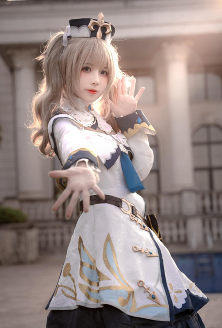 小姐姐cosplay的芭芭拉,确实是有点可爱哦
