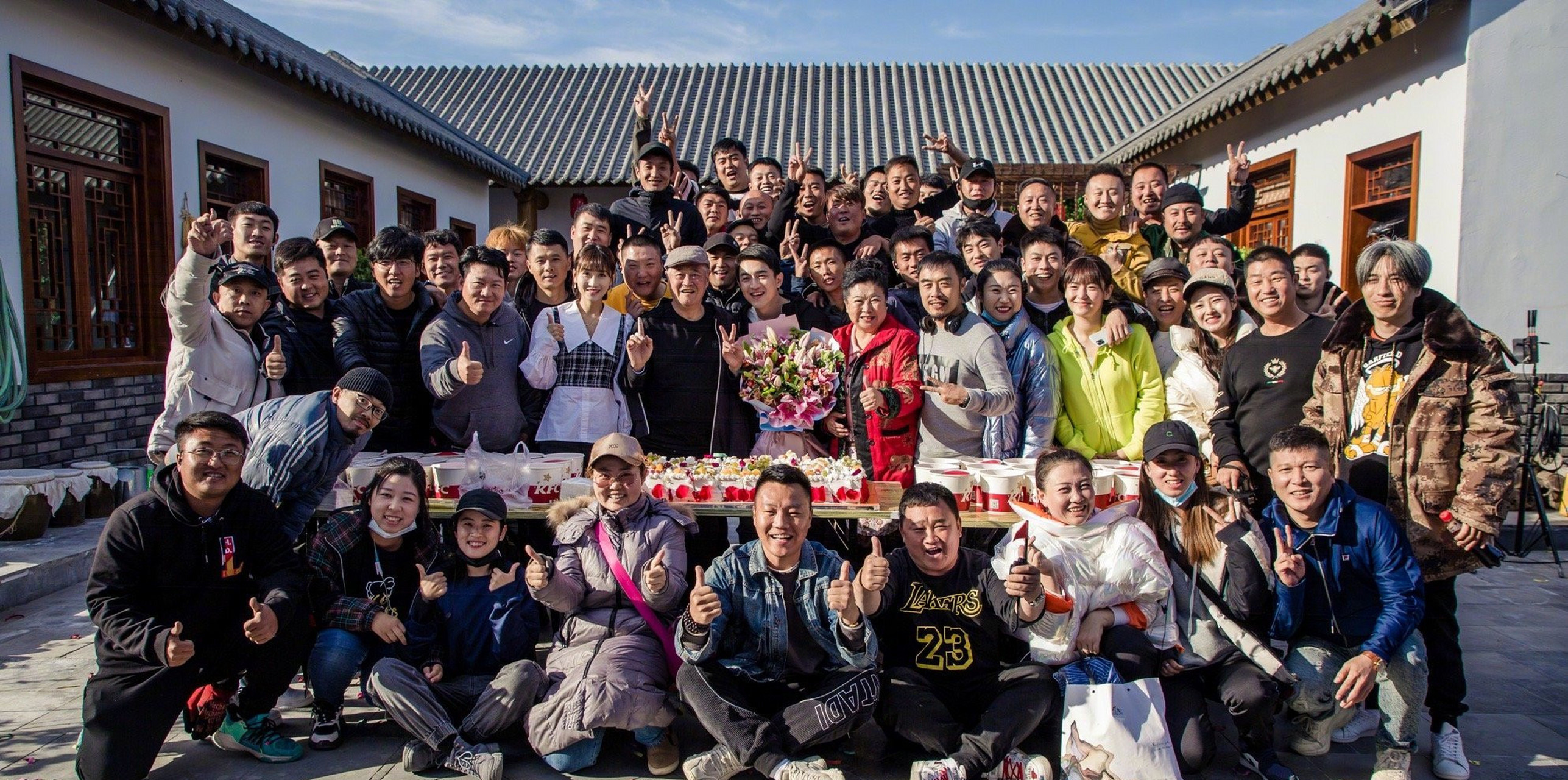 郑爽林更新客串刘老根4# 本山传媒的王小宝晒出《刘老根4》杀青赫照
