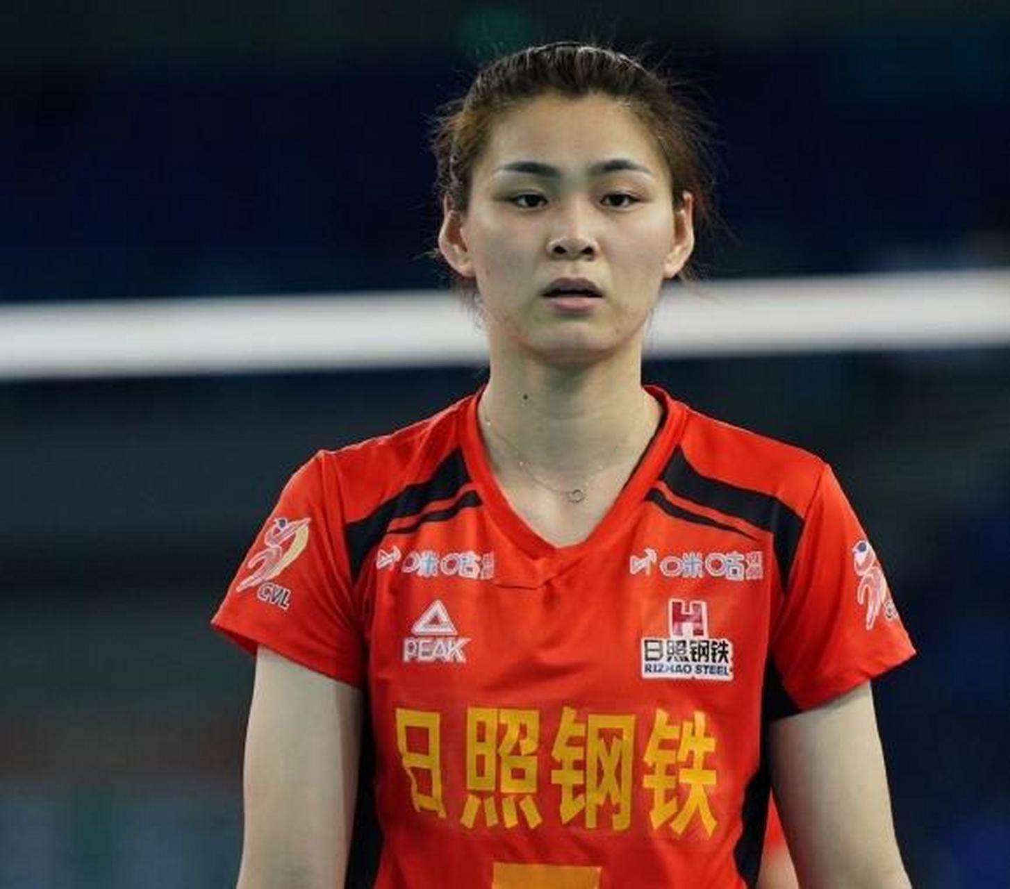 在主攻位置上的杜青青.