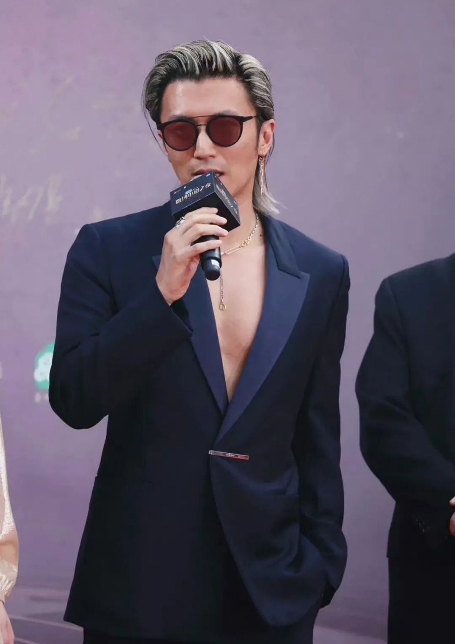 谢霆锋,完全杀疯了.