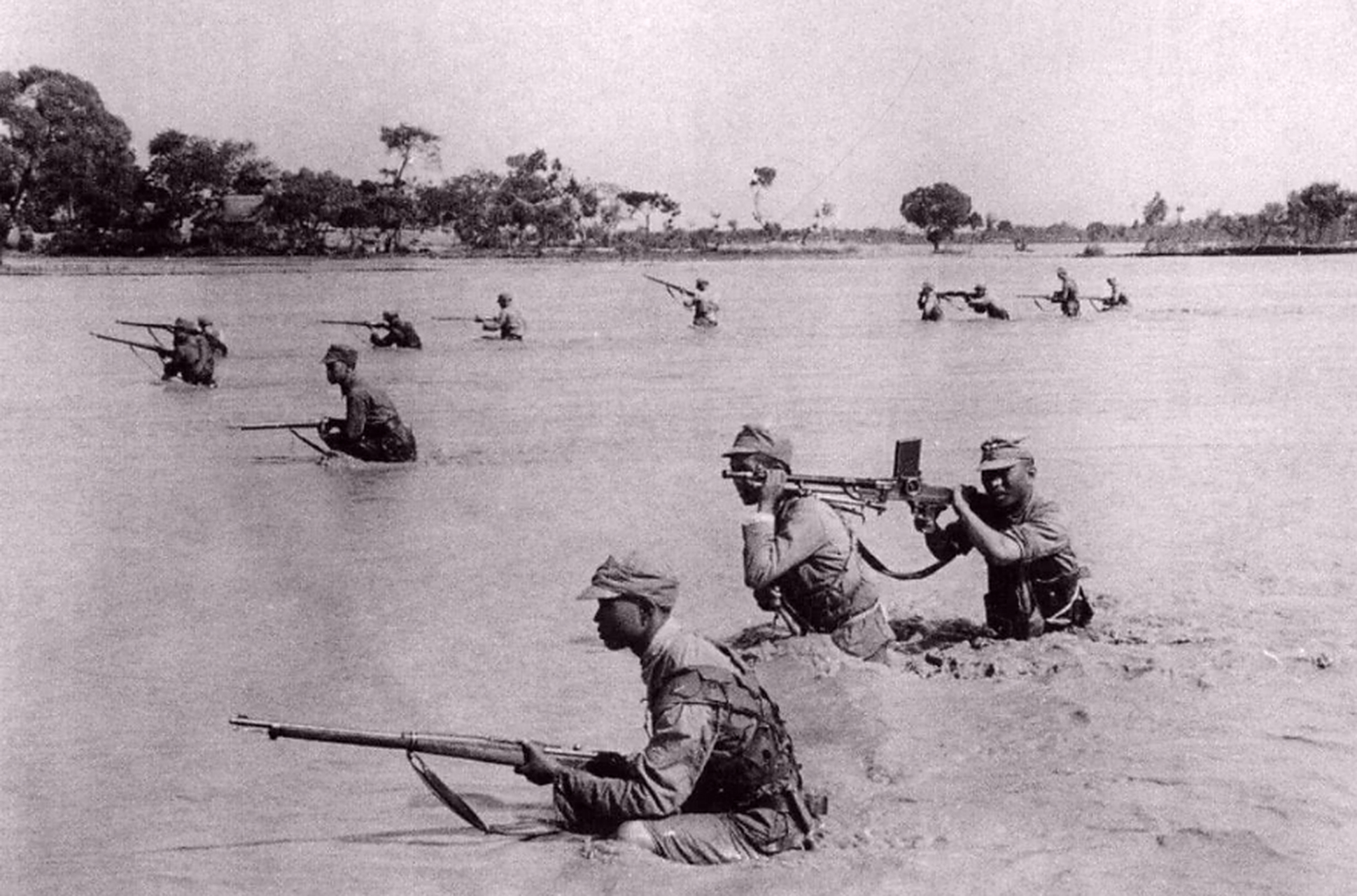 历史老照片: 1938年6月,武汉会战时的一组照片.