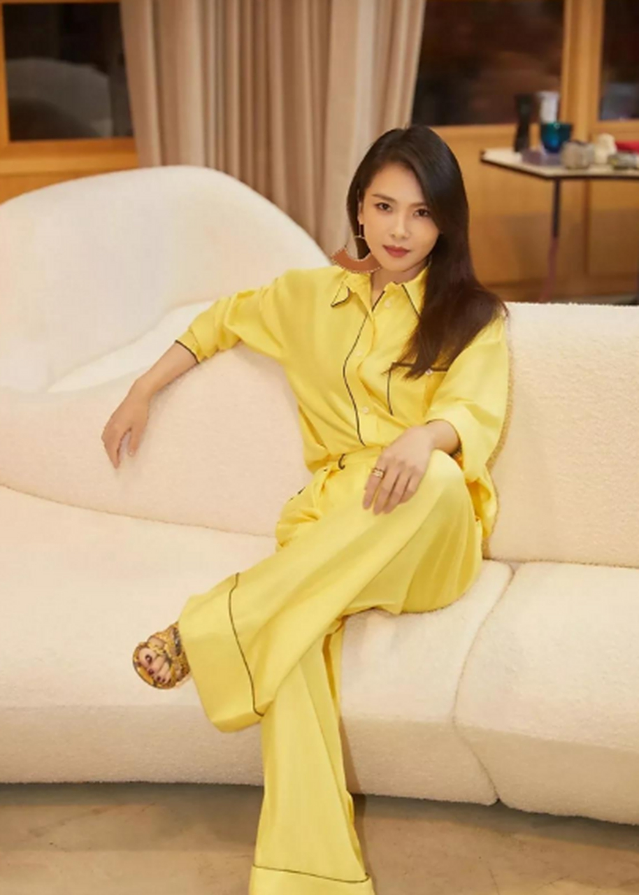 刘涛的睡衣太亮眼睛了,穿睡衣都这么有气质.