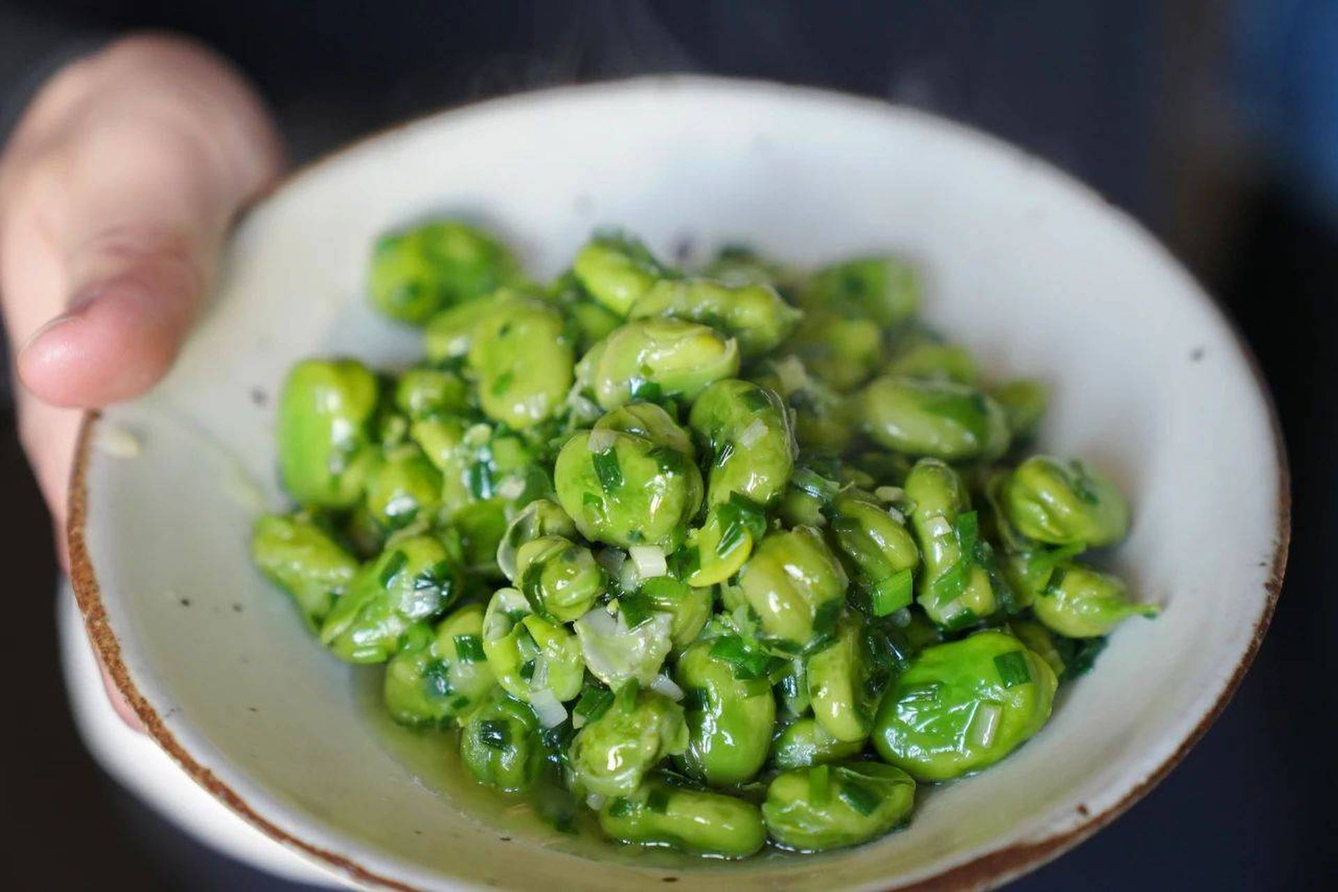 下酒神菜【葱油蚕豆】,恰到好处的咸香夹杂淡淡的甜,葱香浓郁但并不抢