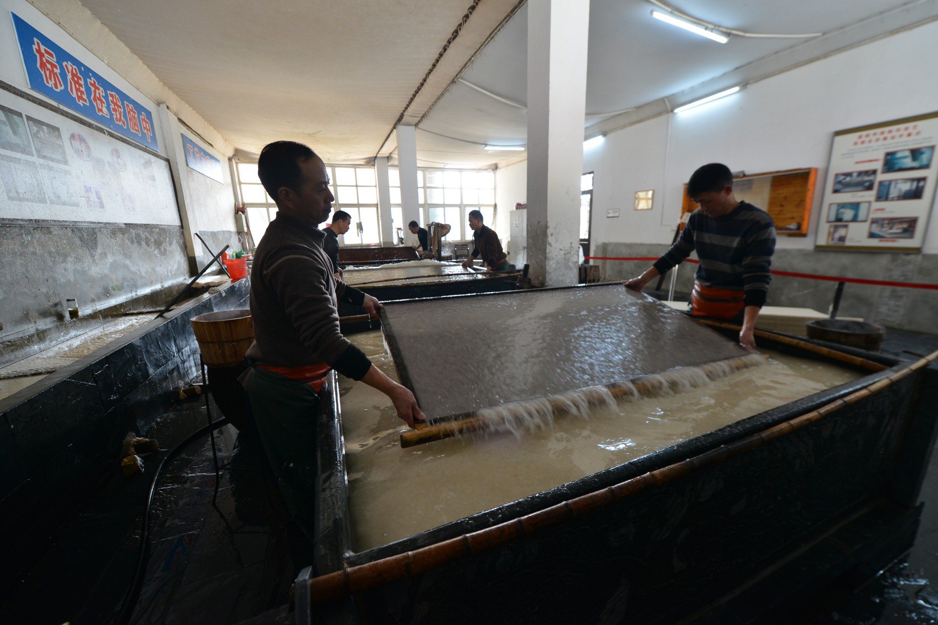 红星宣纸的生产过程.