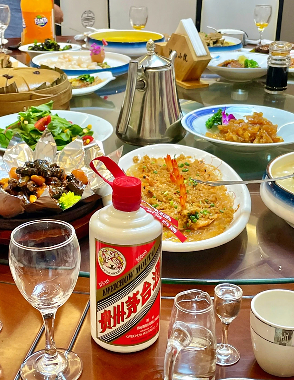 前晚陪领导喝酒,剩下一瓶开封未喝的五粮液,领导让我送到徐老那.