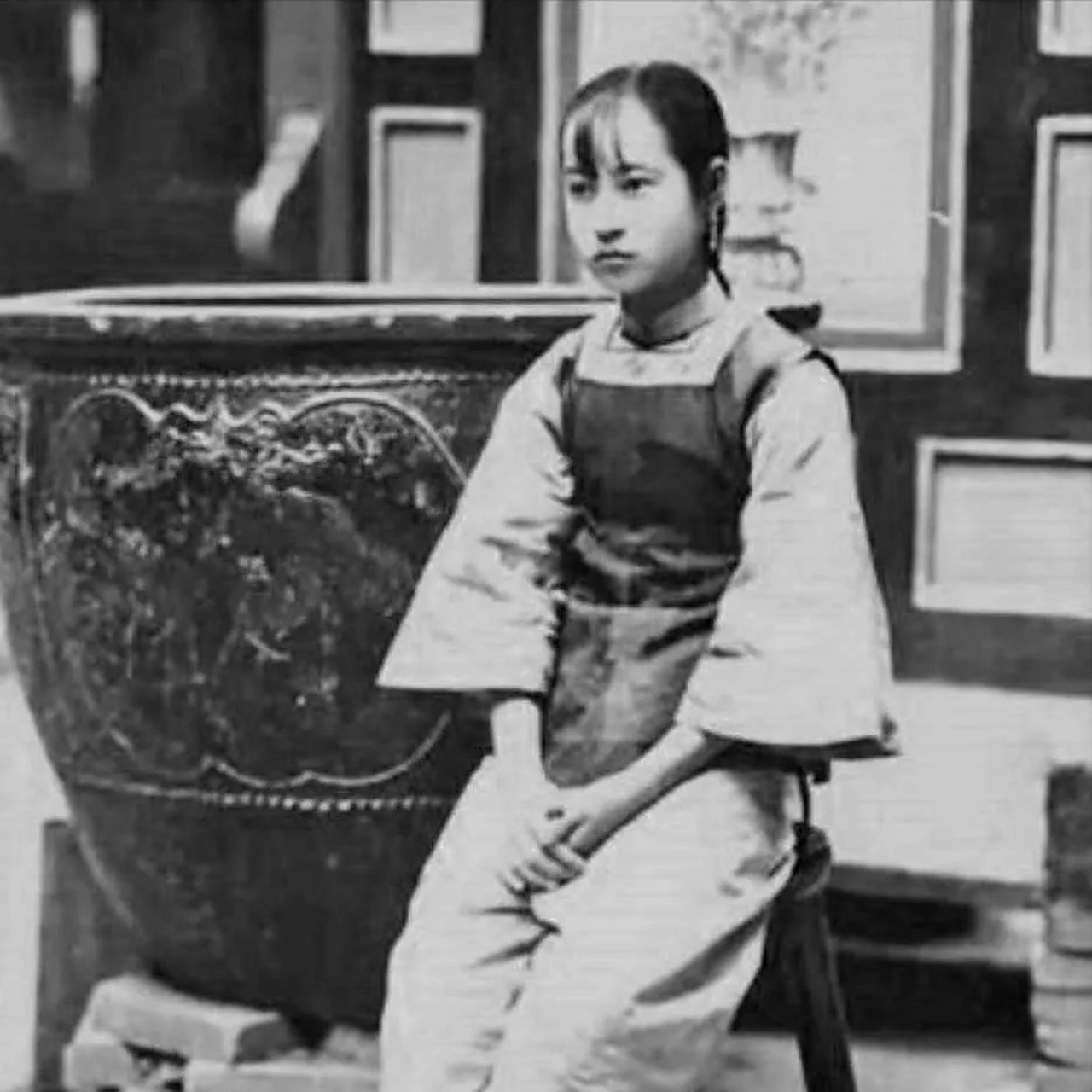 1732年,50岁的翰林侍读俞鸿图,在亲家邹升恒家宴上,第一次见到了的21