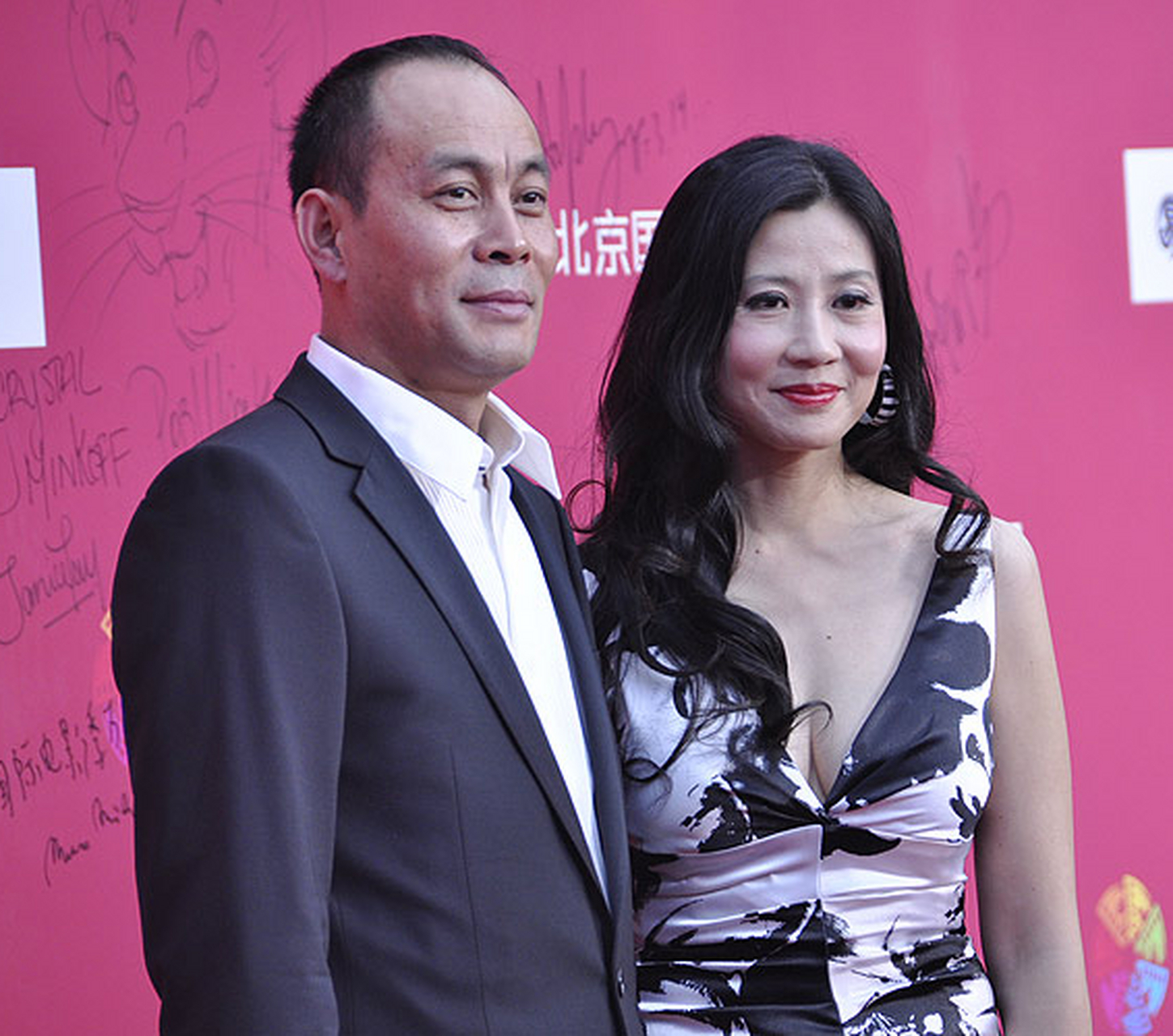 拍摄《三国》时,陈红扮演貂蝉坐在张光北腿上,张光北瞬间满脸通红