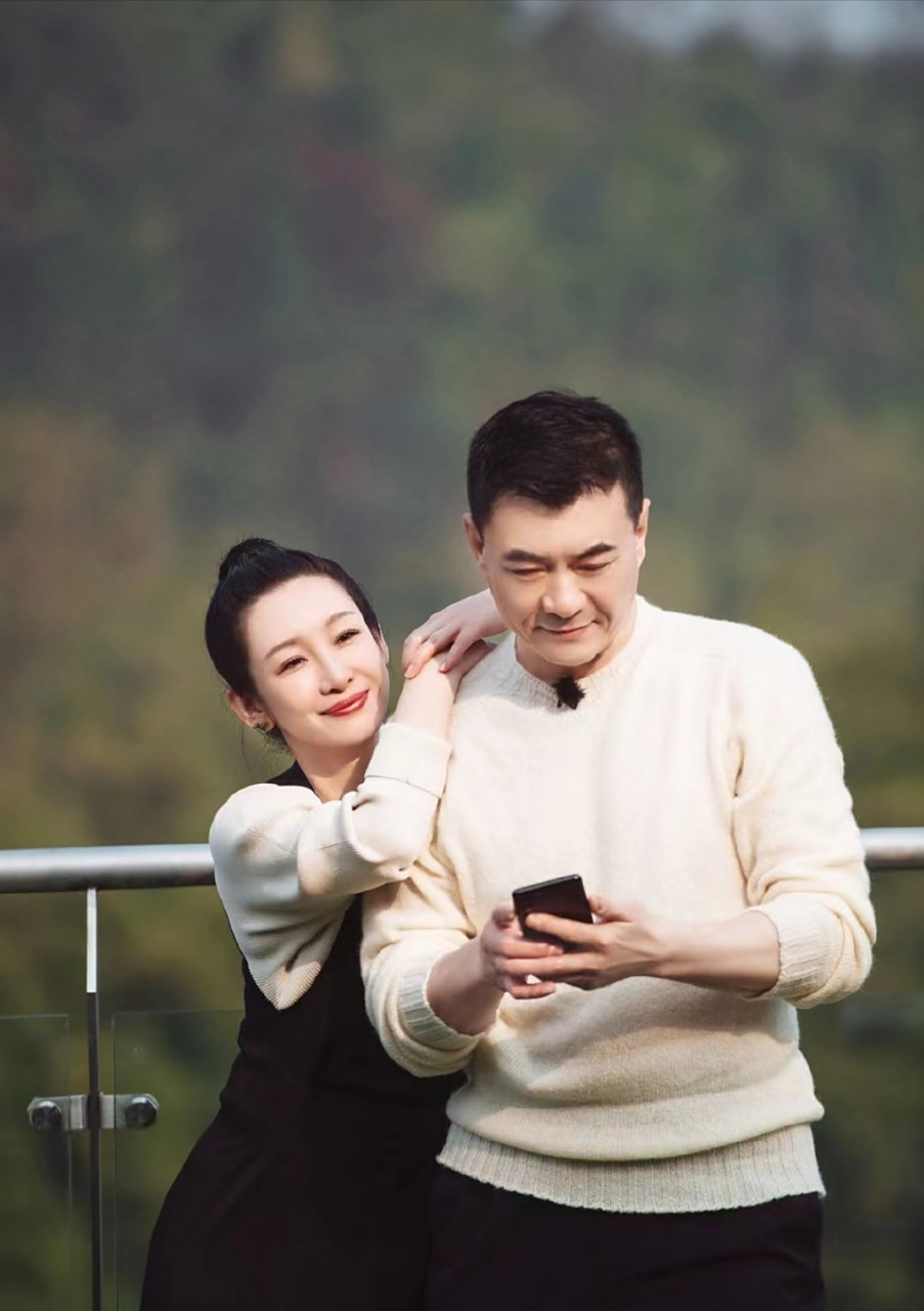 秦海璐和老公结婚七年,被老公宠成一个小女生,在爱情里滋润的女生总