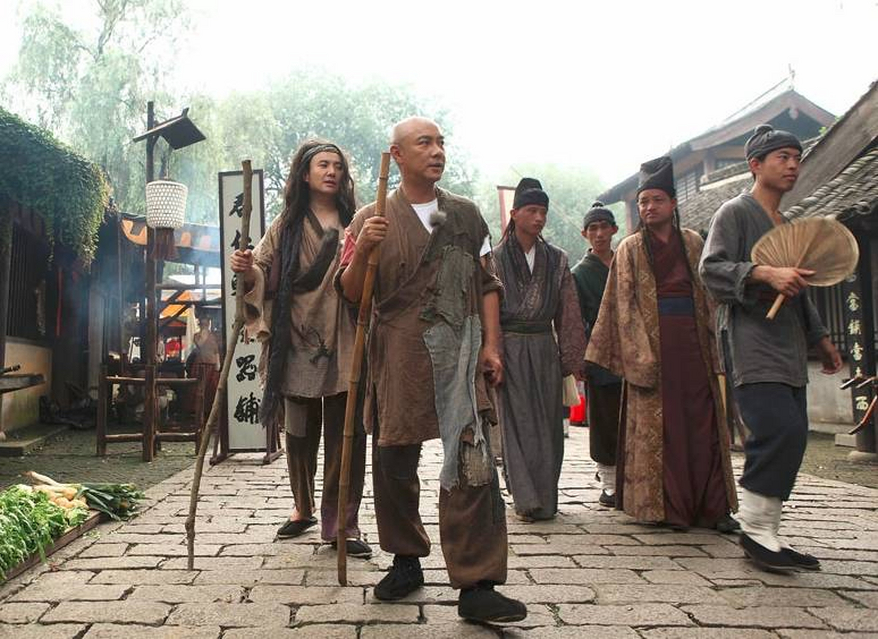 金庸笔下有个最愚蠢的群体叫"丐帮".