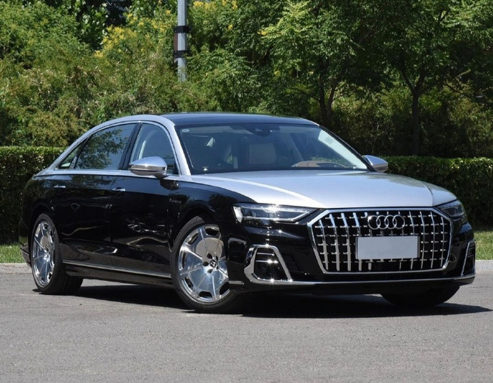 奥迪推出a8l horch v8t版本,预售价高达230万人民币,限量供应,这也是