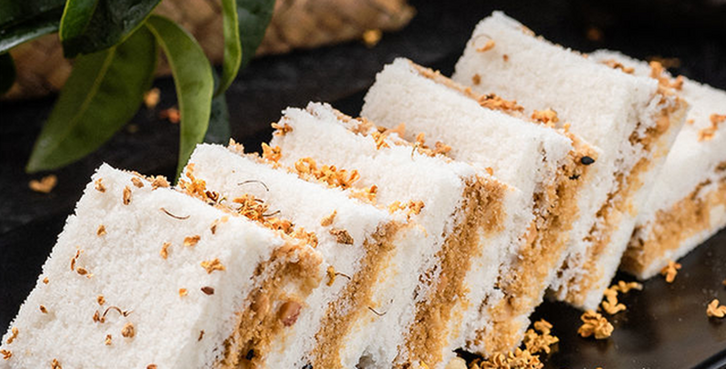 肉松饼虽然是很普通的面点零食,但是真正好吃的却是百草味了,他们家的