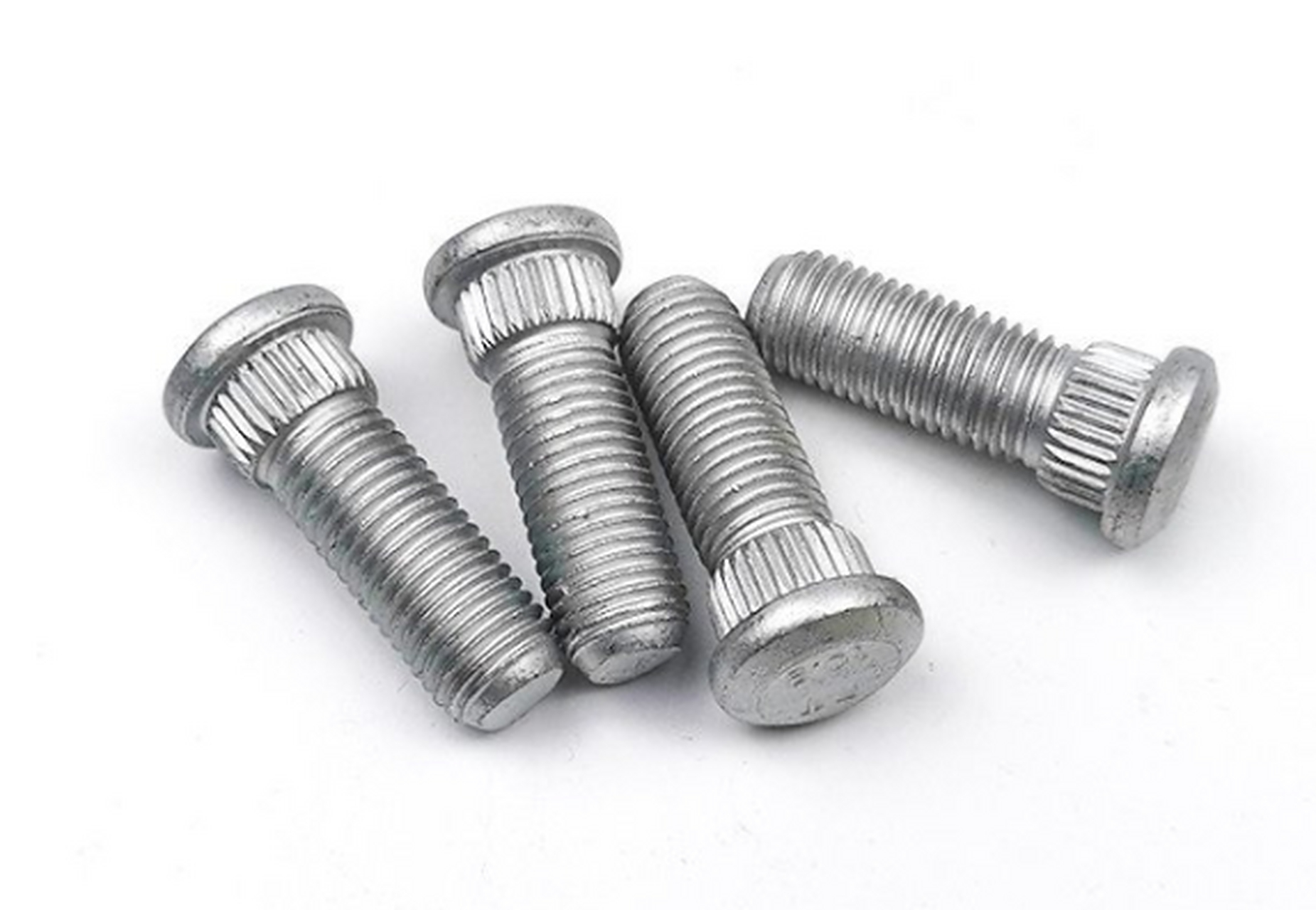 轮毂螺栓就是用于连接汽车车轮的高强度螺栓,连接的位置是车轮的轮毂