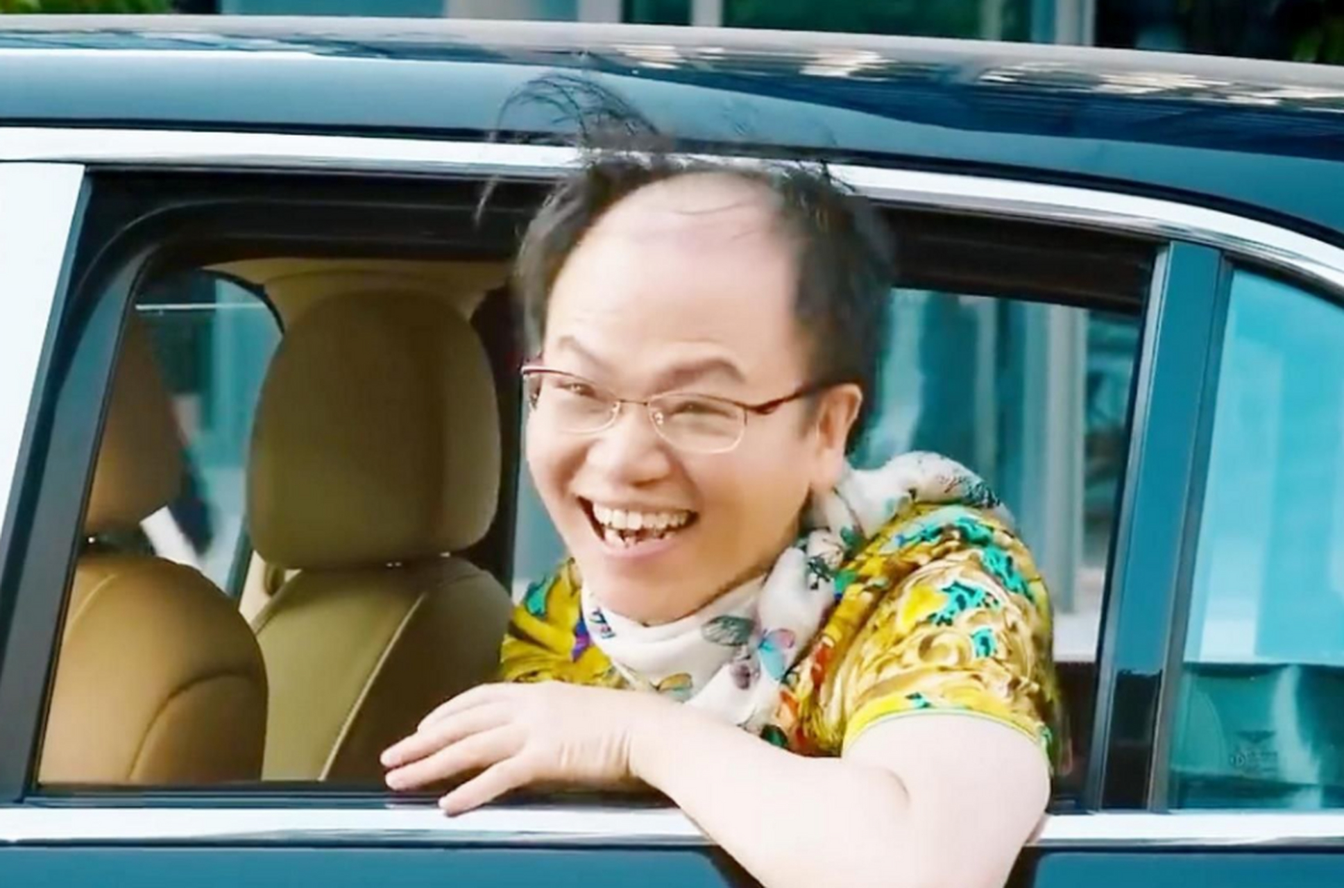 周星驰拍摄《美人鱼》时,资金不够,投资人郑冀峰当