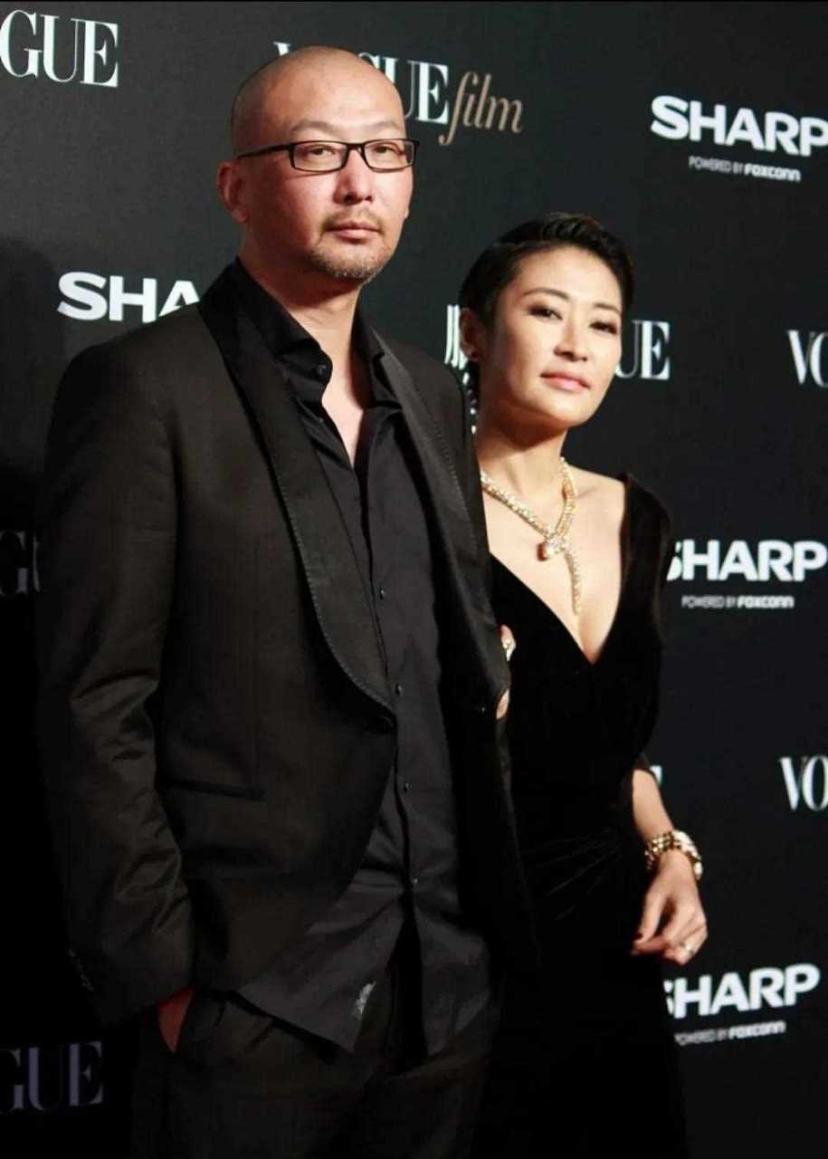 管虎梁静夫妻俩高调亮相!
