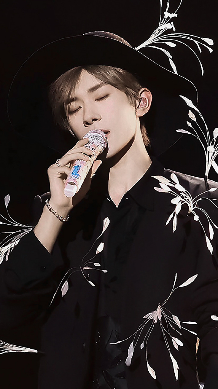 易烊千玺成功的关键在于他的低调务实,形象端正,才华出众和积极参与