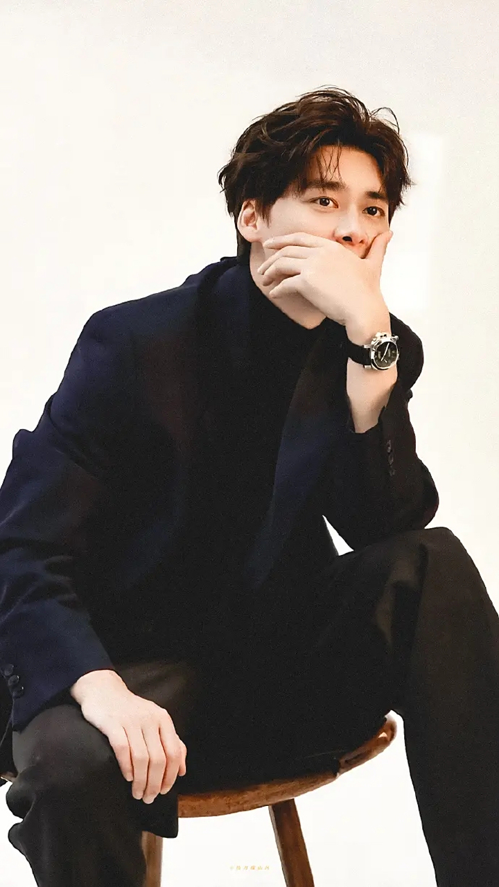 最近有不少消息说李易峰要宣布结婚,婚房都买好了之类的,这种消息越来